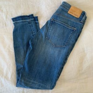 Aritzia Jeans - Denim Forum Nico Mid Crop. Size 27.
